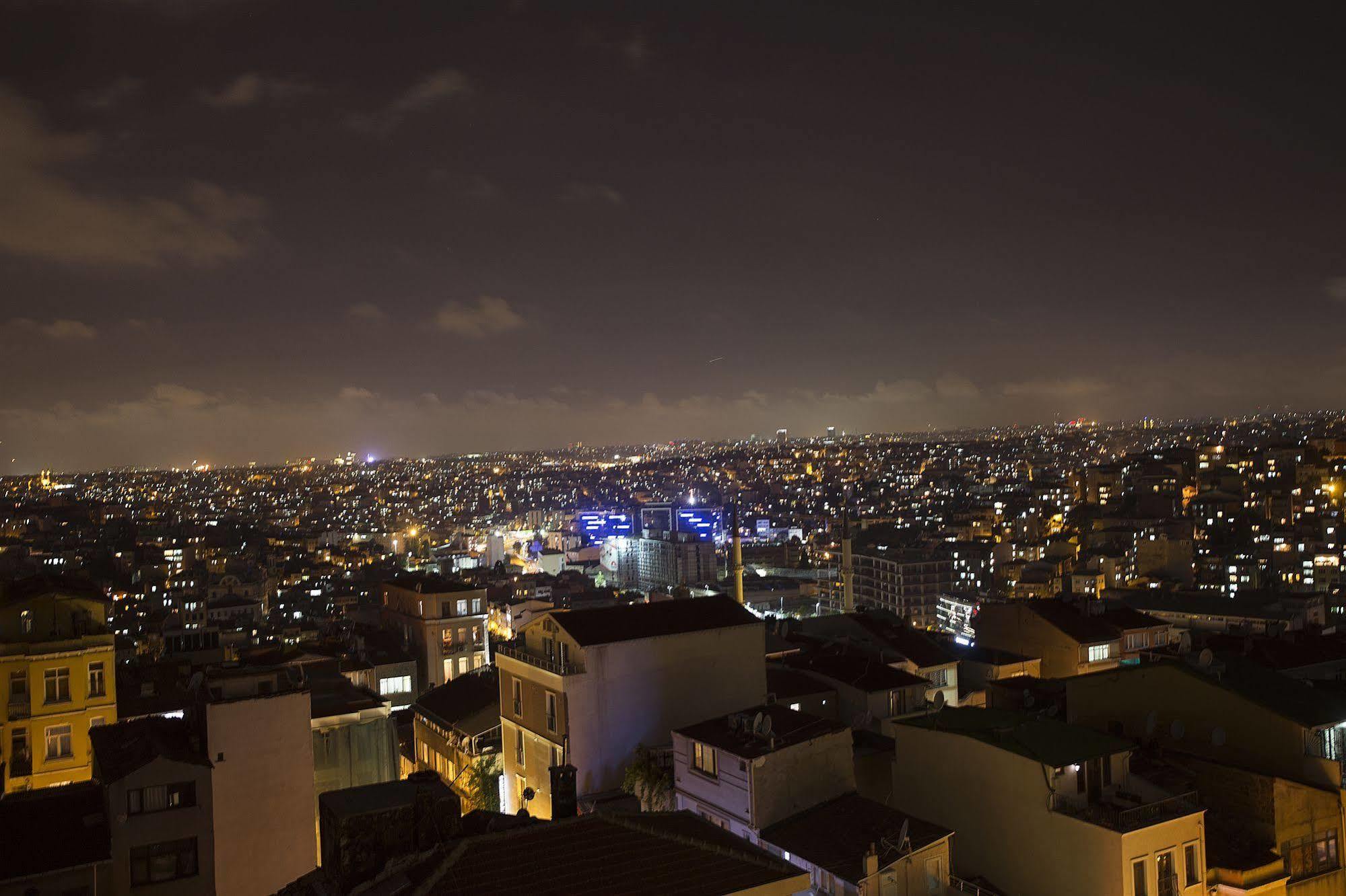 Taximist Hotel Istanbul Bagian luar foto